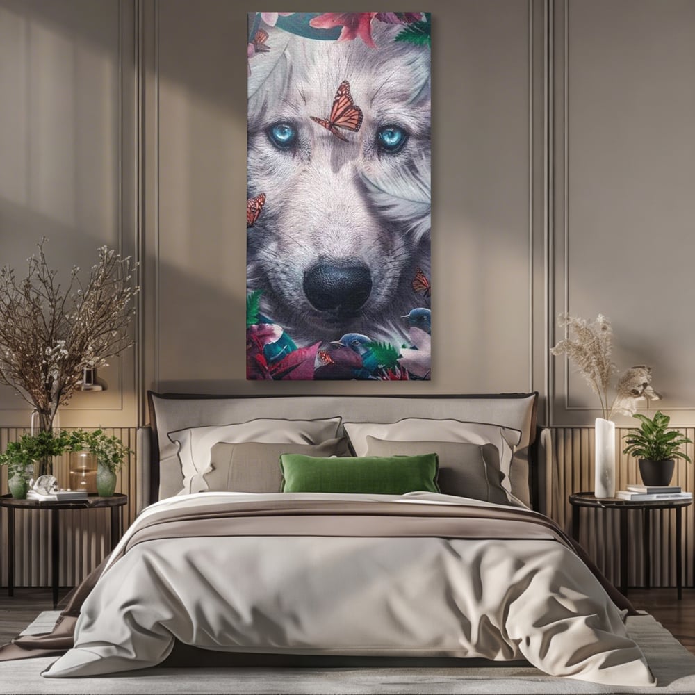 Tablou canvas cu tablou canvas cu lup alb si fluturi, fara rama, pe sasiu de lemn, pe perete intr-un dormitor